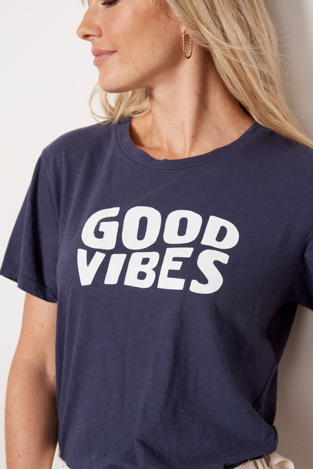 Good Vibes Tee | EVEREVE