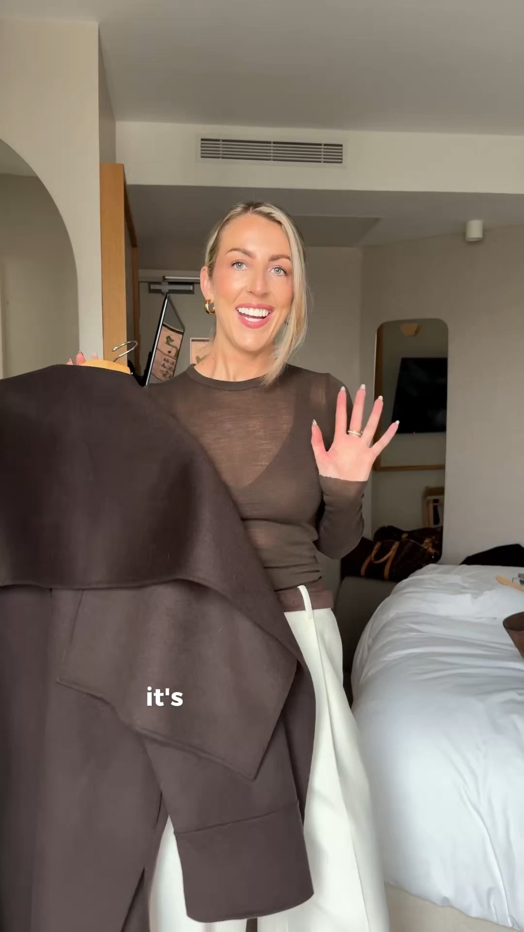 How gorgeous is my new cape wool coat from ARKET 🤎 I wear a size 36

White trousers, wool coat, Paris outfits, suede bag, demellier, ankle boots 

#LTKwinter #LTKautumn #LTKstyletip