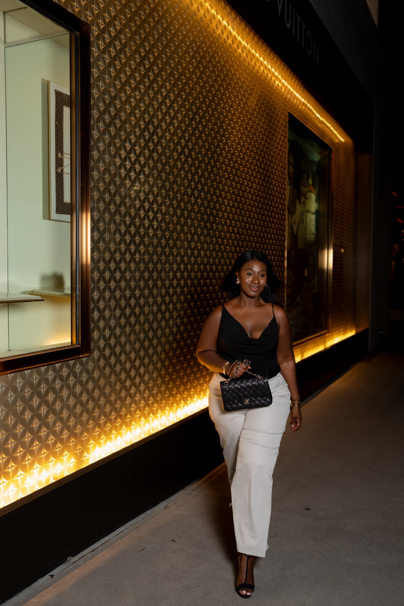 What's your go-to piece for effortless sophistication? Drop a 🖤 if you're loving this old money aesthetic!



#OldMoneyAesthetic #QuietLuxury #TimelessStyle #ElegantVibes #ClassicFashion #LuxuryLifestyle #SophisticatedStyle #ChicVibes #OldMoneyStyle #ElegantFashion #LuxuryFashion #TimelessElegance #OOTD #StyleInspo #FashionGoals"


#LTKMidsize #LTKFindsUnder100 #LTKStyleTip