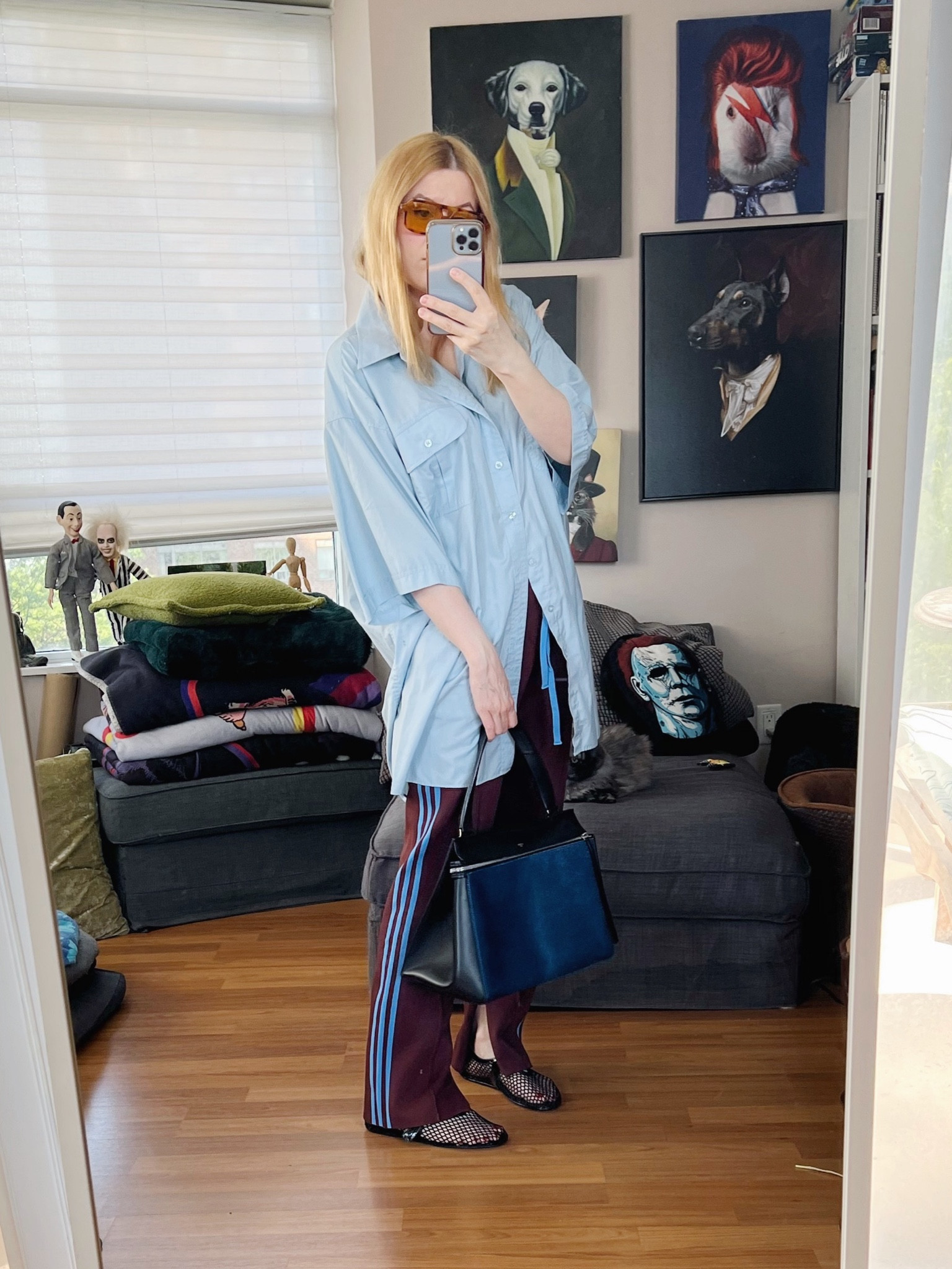 I hate the heat. It zaps the creativity right out if getting dressed.
Everything is secondhand except my shoes.
•
#springlook  #torontostylist #StyleOver40  #secondhandFind #fashionstylist #slowfashion #FashionOver40  #MumStyle #genX #genXStyle #shopSecondhand #genXInfluencer #genXblogger #secondhandDesigner #Over40Style #40PlusStyle #Stylish40
