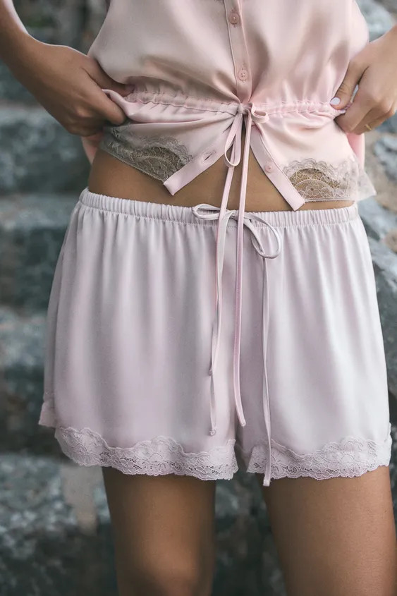 SATIN EFFECT LACE MINI SHORTS | Zara US