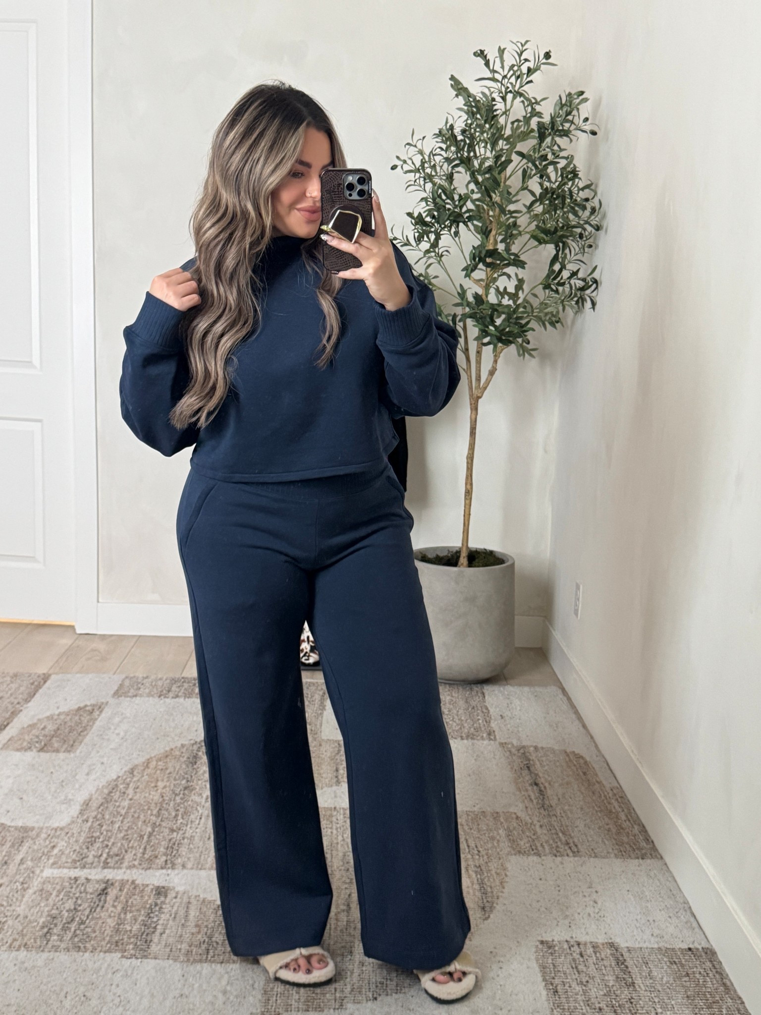 Take advantage of alo having 30% off right now they don’t do sales very often. 

I’m wearing L in both pieces 
