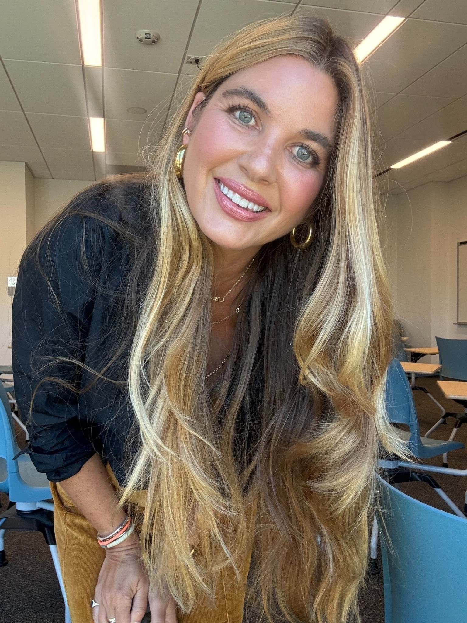 Liner: D&G brownie nude 
Lipstick: 503
Lip gloss: velvet 
IT Cosmetics Balm in medium tan warm 
Westman Atelier bronzing drops 3
Sarah creal sunshine blush 
Dior highlighter 
Académie Hair Sea Glass (use AH20 to save 20%)
T3 hot rollers
Shirt: medium 
Skirt: 6
Shoes: TTS

#LTKBeauty #LTKWorkwear #LTKootd