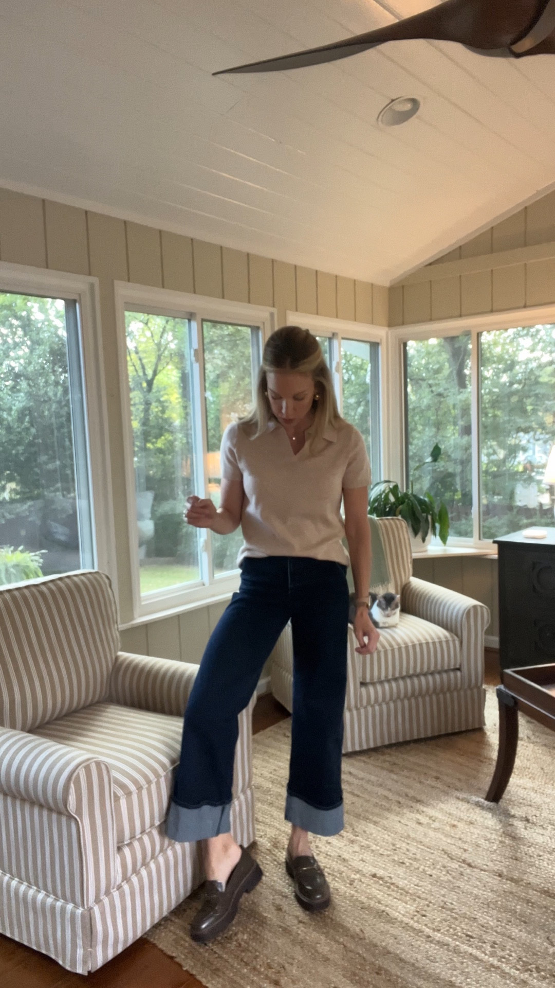 I love the preppy look of a short sleeve sweater polo! This is such an easy, chic fall style. Paired with some dark denim and lug sole loafers and this is the perfect fall outfit. Top it off with a barn coat or waxed Barbour for a beautiful final touch. 

 

#LTKStyleTip