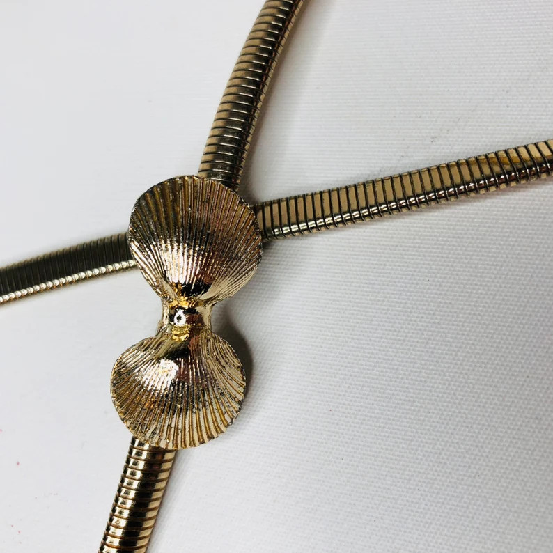 VTG 70s Shell Clasp Belt, Flat Gold Chain Waistband, Twin Meeting Sea Shells Measurements: 26.5 B... | Etsy (US)