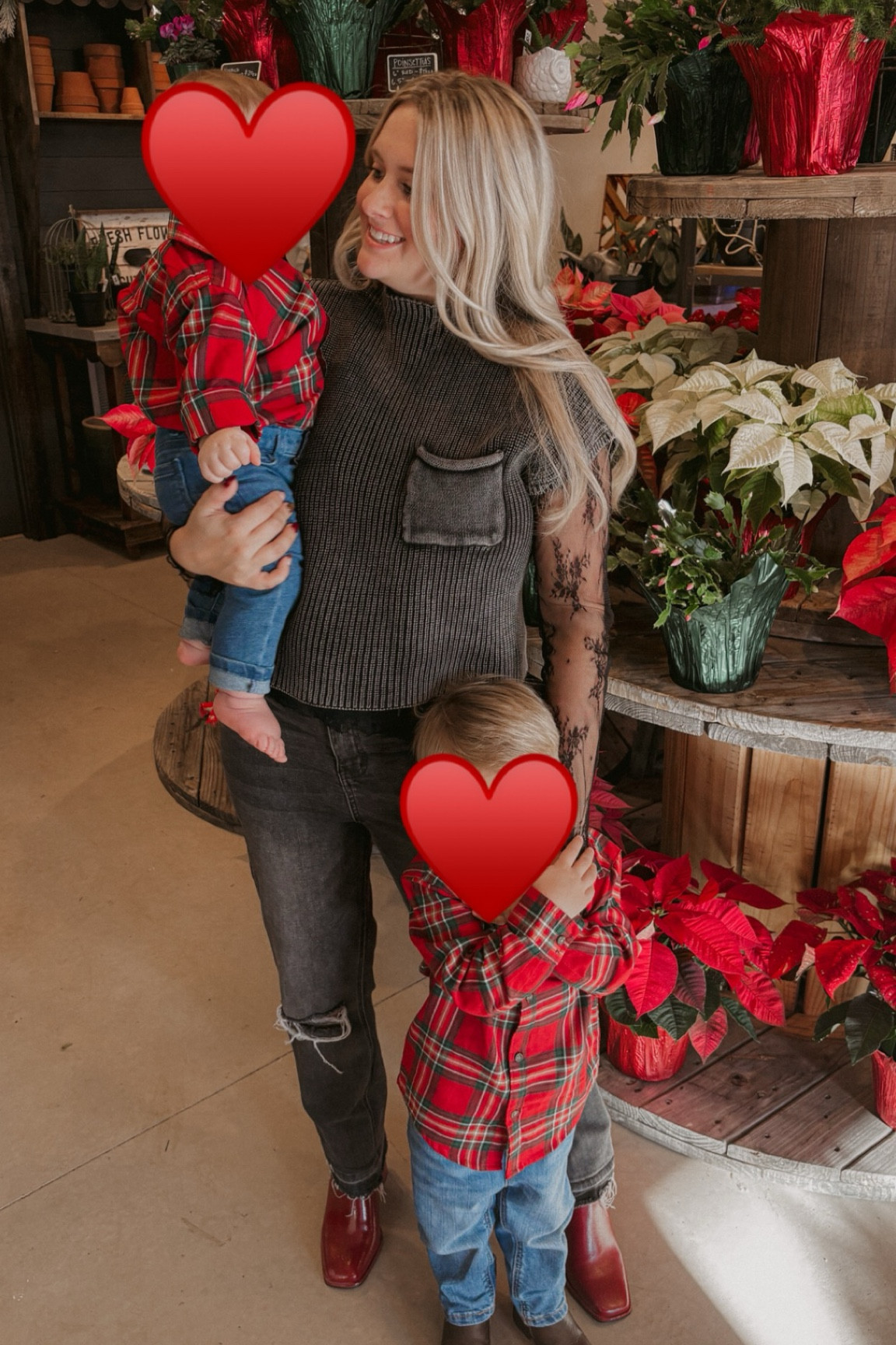 We saw Santa today ♥️🎅🏼🎄

#LTKHoliday #LTKSeasonal #LTKStyleTip