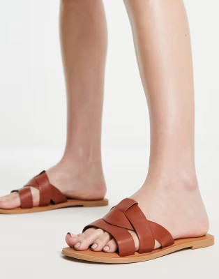 Sandalias color tostado con diseño de tiras de cuero de London Rebel | ASOS (Global)