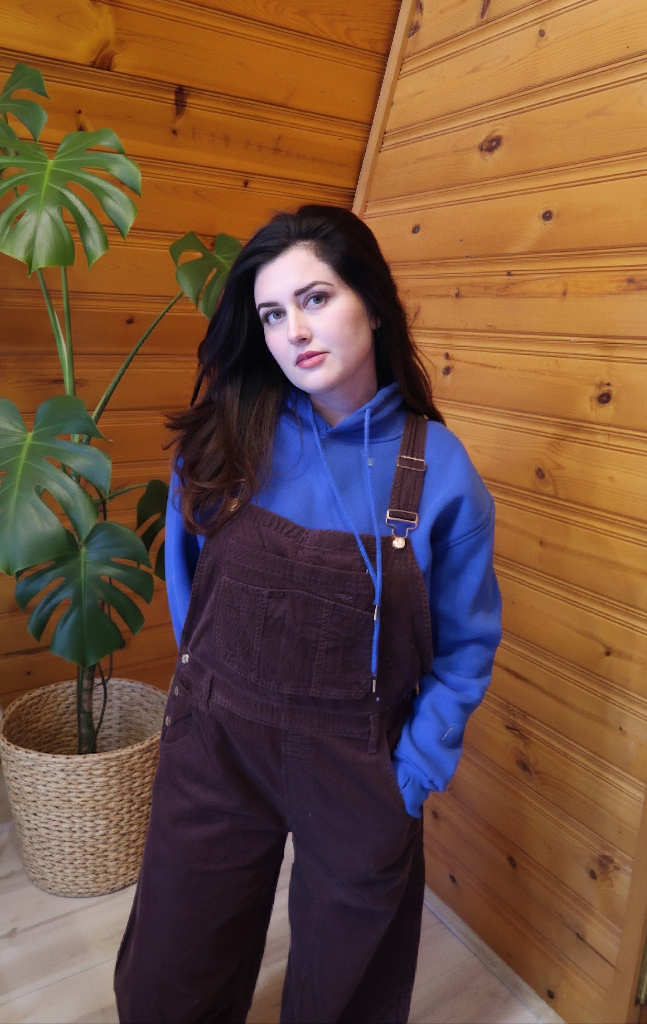 Mixing new favorites and thrifted gems! 🌿 Snagged this cozy blue hoodie second-hand, and these new corduroy overalls from Gap are my latest obsession. Perfect casual vibe for a chill weekend. Details linked! ✨
#thriftedfashion #thriftstyle #gapstyle #corduroyoveralls #newandold #ootd #casuallook #weekendwear

#LTKTall #LTKootd #LTKgrwm