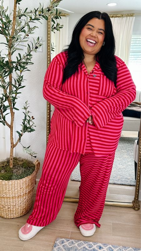 💕 SMILES AND PEARLS NEW ARRIVALS FROM MAURICES 💕

Maurices Valentine’s Day collection is here and everything is so so cute!

Valentine’s Day, plus size fashion, pink button down, size 18 style, striped shirt, Valentine’s Day pajamas, loungewear, romper, festive socks, Valentine’s Day socks


#LTKplussize #LTKstyletip #LTKSeasonal