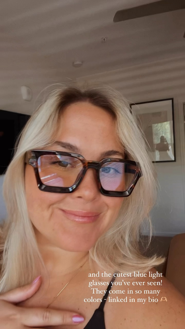 the chunkiest most beautiful blue light glasses to accessorize that beautiful face of yours! many colors to choose from 🫶🏼 https://amzn.to/4b1kCQd


#LTKfindsunder50 #LTKGiftGuide #LTKworkwear