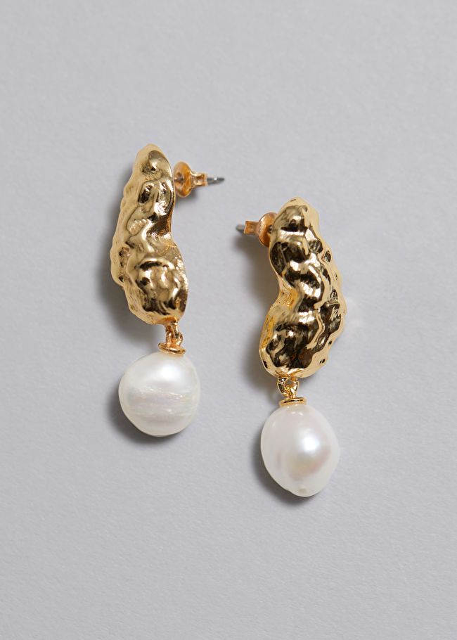 Sculpted Pearl Drop Earrings | & Other Stories (EU + UK)