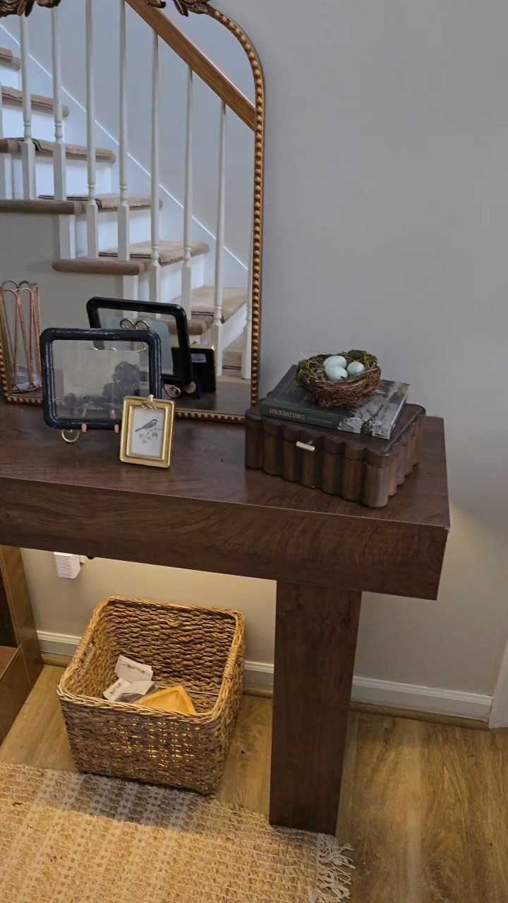 Spring decor but make it subtle#spring #springcleaning #springdecor #foyerdecor #homedecor

#LTKHome #LTKSeasonal #LTKOver40