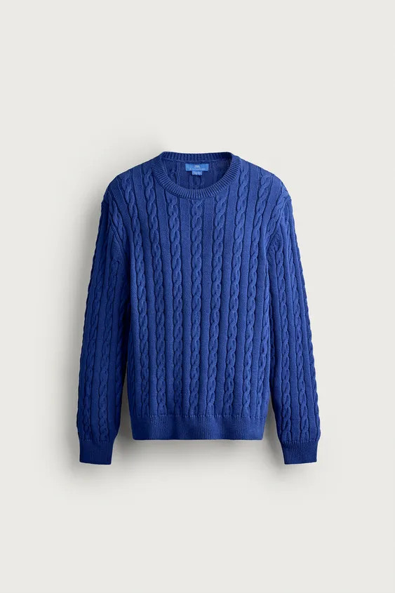 Model height: 188 cmRegular fit knitted jumper made of a spun cotton blend. Featuring a round nec... | Zara UK