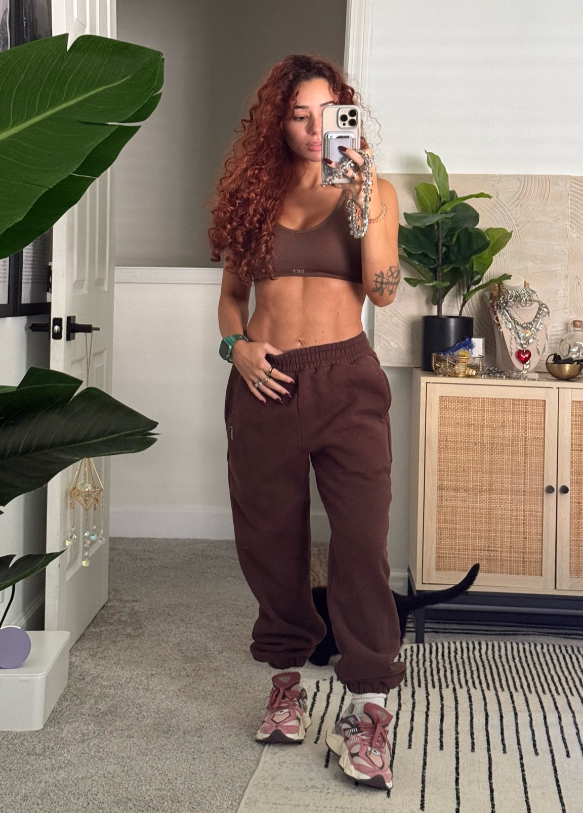 Gym set 
Activewear brown sweatpants sports bra comfrt clothing set active fall fashion petite style inspo sporty new balance 9060 

#LTKActive #LTKStyleTip #LTKU
