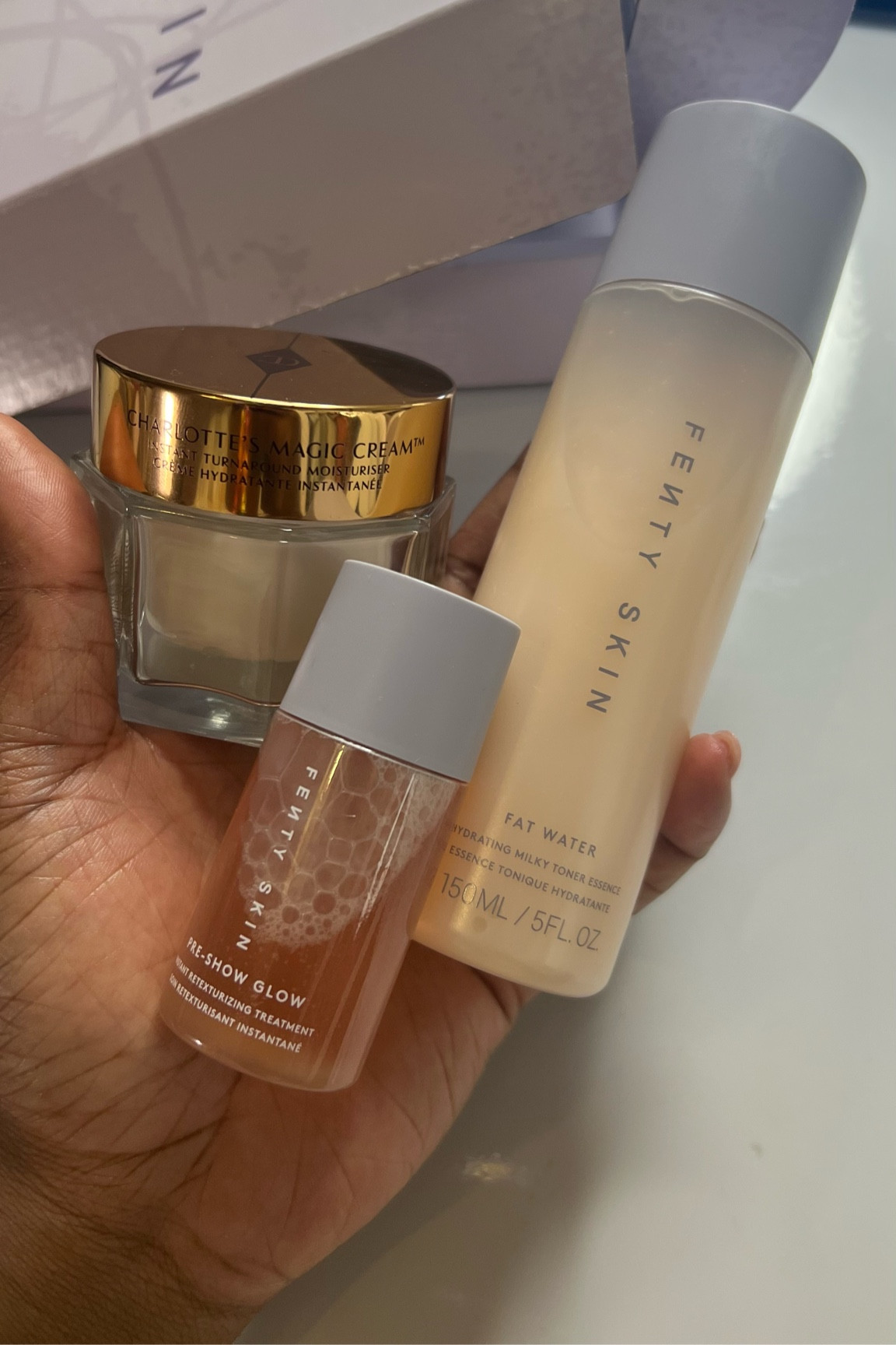 Moisturising autumn/fall & Einter skincare

Pre-show glow (retexturizing treatment)
Fat Water (milky toner essence) by Fenty beauty
Magic cream by Charlotte Tilbury

#LTKeurope #LTKCyberweek #LTKbeauty