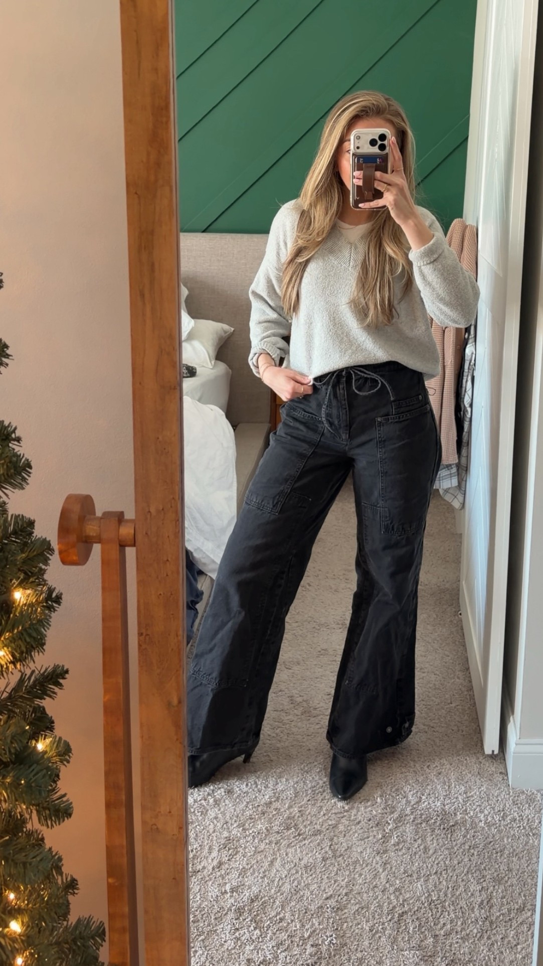 White tank: small
V-neck sweater: small
Wide leg tie waist jeans: xs

Winter outfit / wfh / casual style / elevated basics / denim / boots / for her / Heather Blair 

#LTKFindsUnder100 #LTKSeasonal #LTKWorkwear