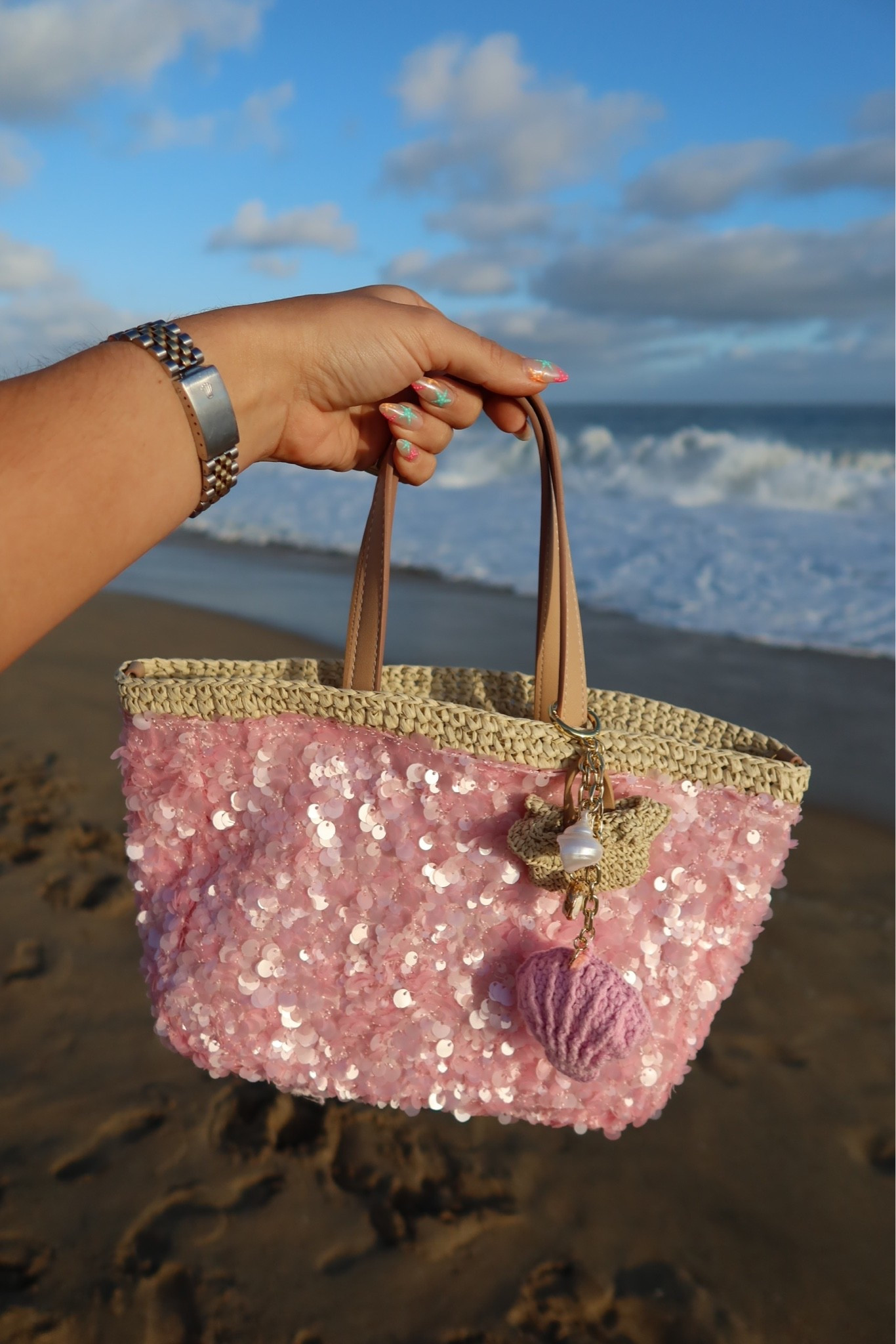 pink sequin mini beach tote + coordinating crochet seashell bag charm 🐚💕

#LTKSeasonal #LTKSwim #LTKTravel