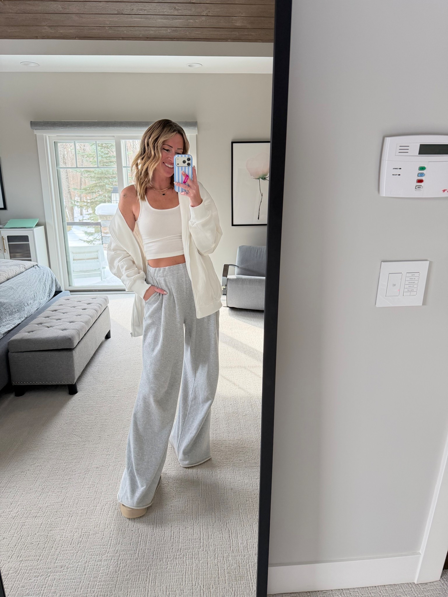 Aerie street trouser sweatpants 
Wide leg grey sweats 