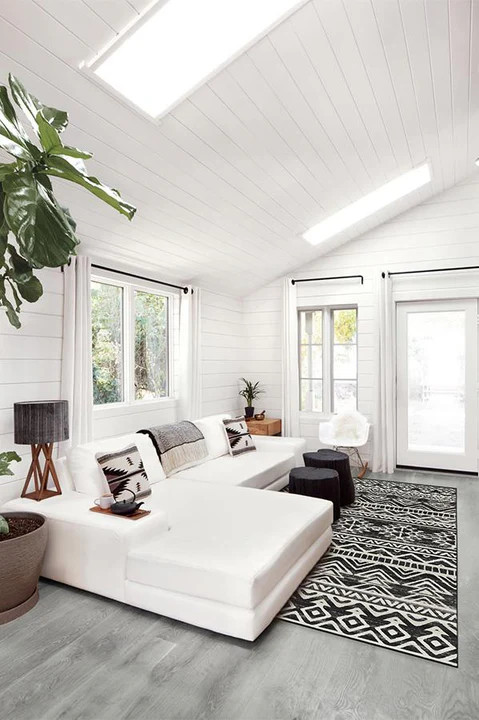 Linear Diamond Black Rug | Ruggable