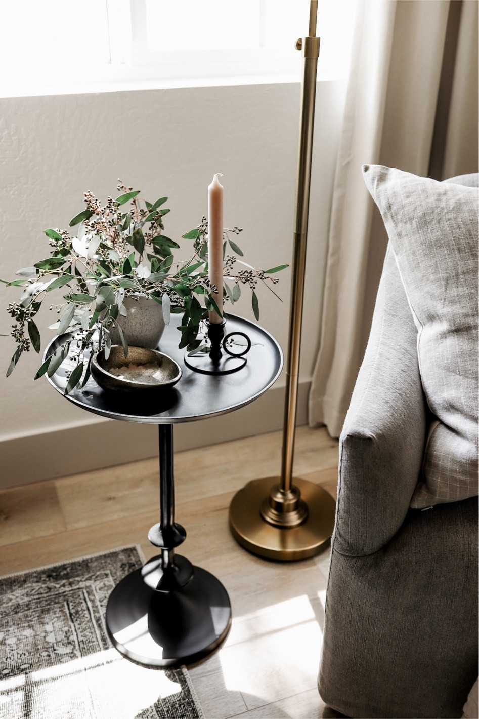 This cute side table from Home Depot is part of the Home Depot July 4th sale! Marked down to under $100 right now 🙌🏼 #TheHomeDepotPartner @homedepot #redwhiteandblue 