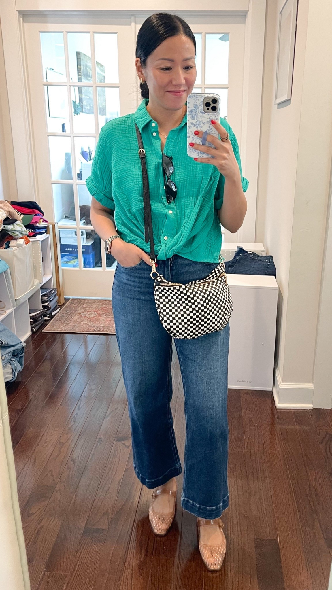 Size small top
Size 26 jeans
Flats run true to size


#LTKootd #LTKOver40 #LTKmomlife