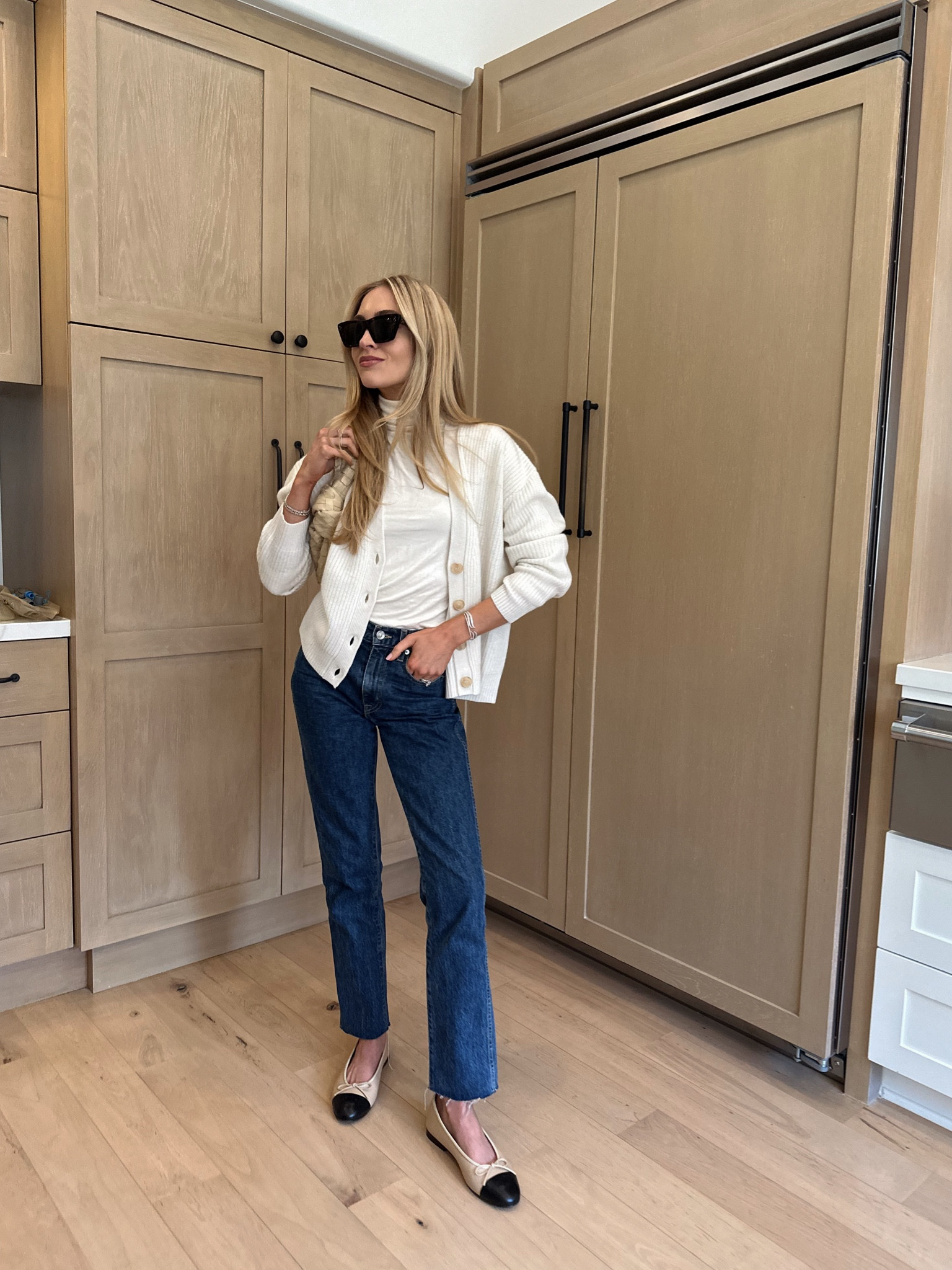 Coffee meeting this week 🤍

Use code SE15 for 15% off the Jenni Kayne cardigan

Sizes worn here:

Turtleneck XS (TTS)
Cardigan XS (bit oversized)
Jeans 24 (TTS)

#LTKshoecrush #LTKSeasonal #LTKitbag