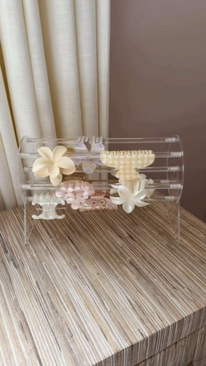 Amazon claw clip organizer! ✨ The prettiest way to display your everyday clips while keeping them easy to grab.

#amazonfinds #clawclips #hairaccessories #vanityorganization #bathroomdecor #acrylicstorage #beautyfinds #neutraldecor #girlyfinds #LTKunder50 #girlsroom #organization

#LTKootd #LTKBeauty