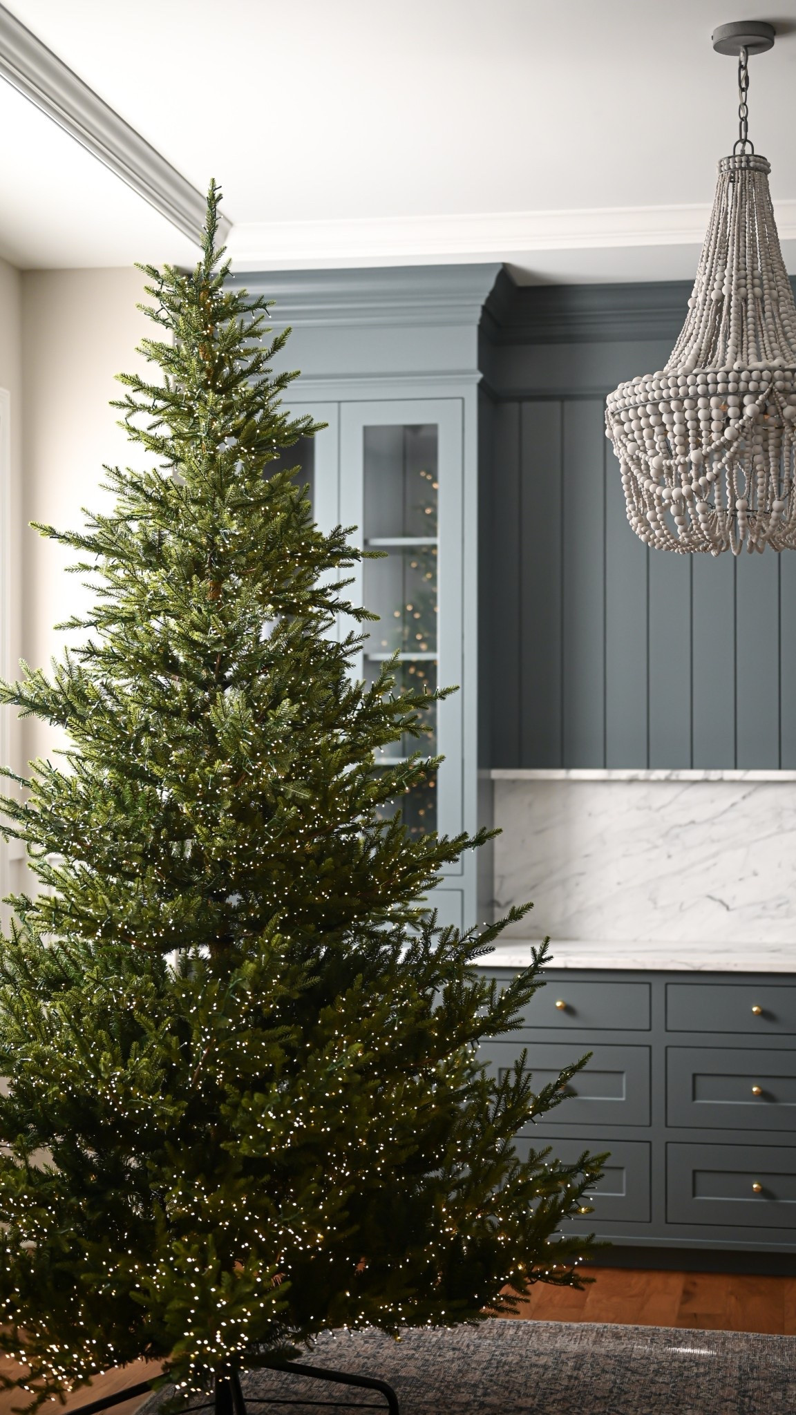 My new Christmas tree is 50% off on sale!

It’s 9 ft tall, has 8000 lights, 8 different light settings and is the most realistic tree I’ve owned.

Prelit Norway Spruce from McGee and Co.

#LTKHoliday #LTKCyberWeek #LTKSaleAlert
