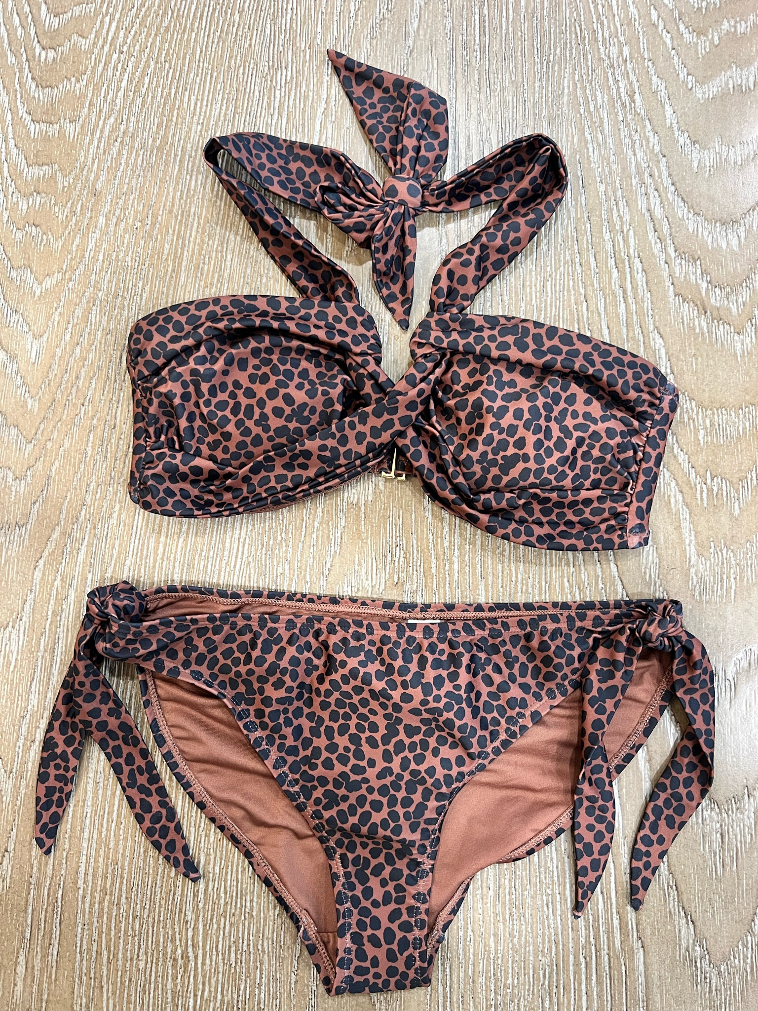 This bikini top from Old Navy not only has a cute pattern and fun strap design, it has SEWN IN CUP LINERS!! What a win of a 2-piece … and a great price!! 

#springbreak #bathingsuit #summerlooks

#LTKtravel #LTKfindsunder50 #LTKswim