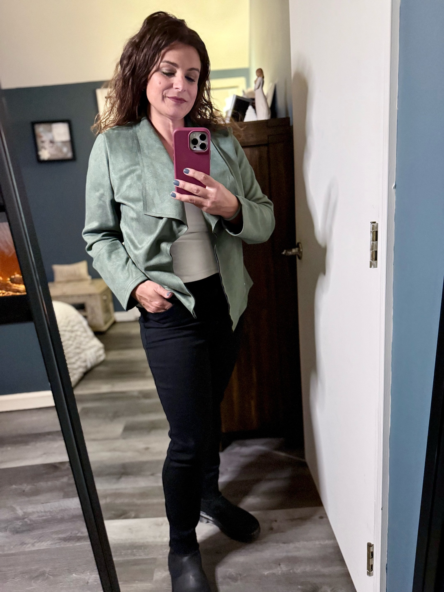 This faux suede jacket has quickly become one of my favorites! It comes in 12 colors, but I went with this gorgeous sage green for something fresh and versatile. I also love how it feels like it minimizes my chest a bit (iykyk).  Wearing a size large. 

Paired it with some millennial-button-fly-skinny-jeans and my trusty Doc Martens (of course) for a classic look that’s cozy yet put together.  


#LTKFindsUnder100 #LTKShoeCrush #LTKStyleTip