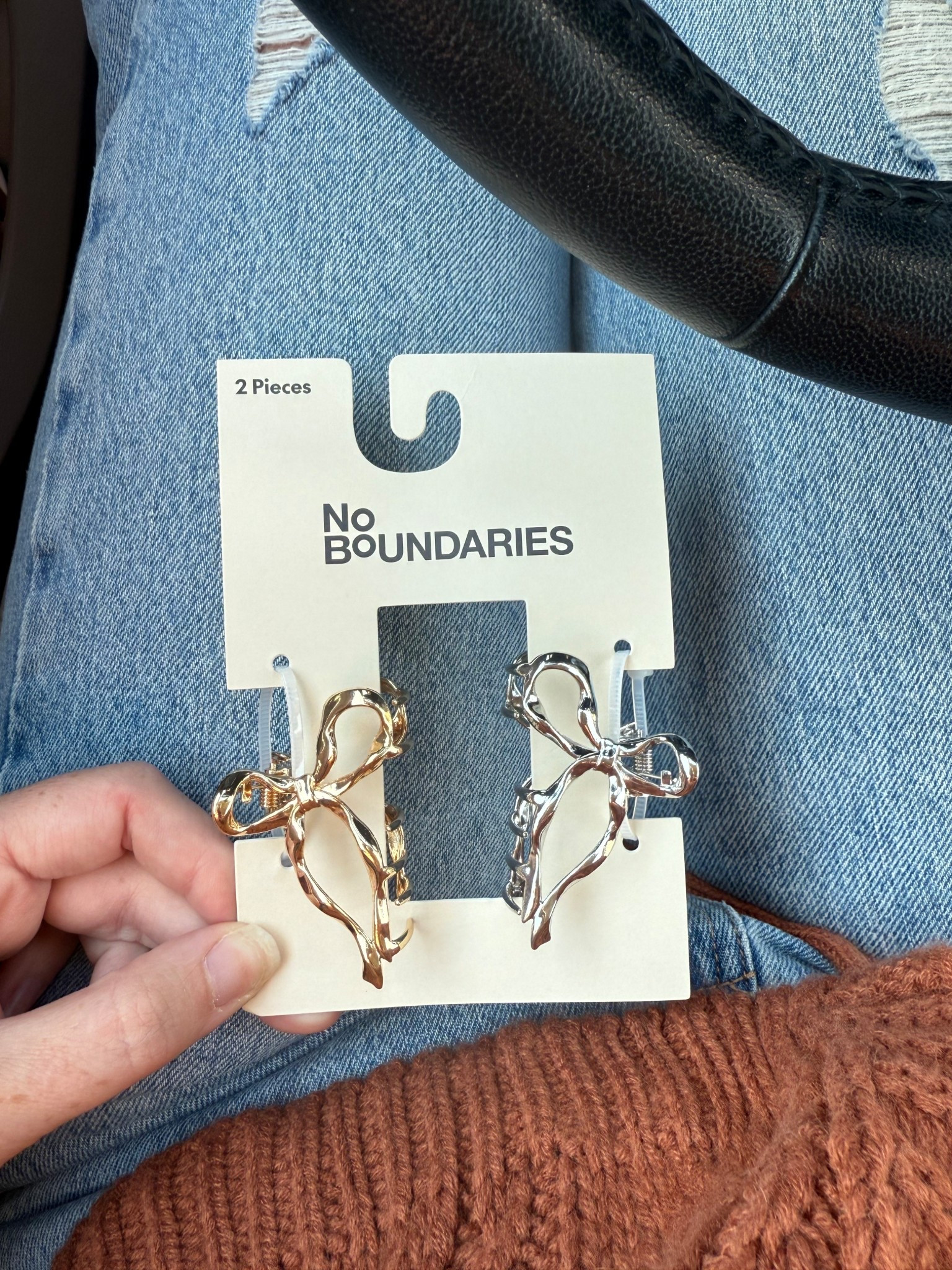 found the cutest little bow claw clips and less than $6 !! Obsessed 