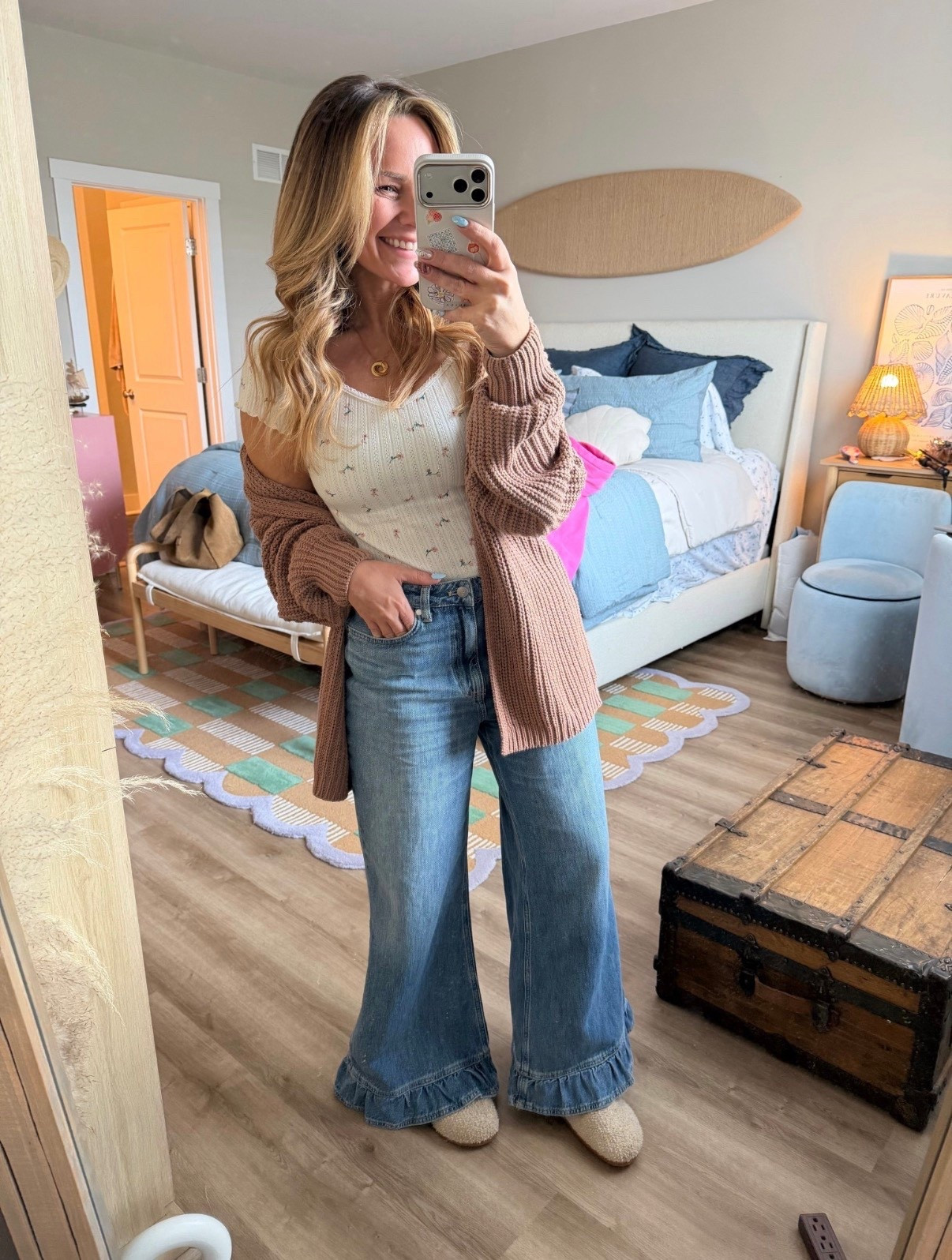 Cozy layers + everyday denim = my current uniform 🤍✨
This chunky knit cardigan is SO soft and perfect for transitional weather, paired with a feminine knit tank and my favorite high-rise flare jeans for that effortless, put-together vibe. Finished with comfy neutral clogs for running around or coffee dates ☕️💫


#LTKStyle #LTKFinds #LTKFallStyle #CozyOutfits #CasualChic #EverydayStyle #FlareJeans #HighRiseDenim #CardiganOutfit #NeutralStyle #EffortlessOutfit #MomStyle #FallTransition #LayeredLooks #ComfyAndCute #OOTDInspo