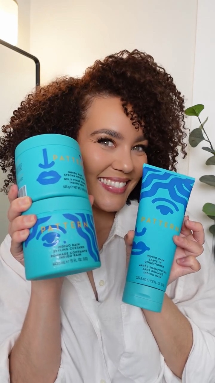 Society may not tell us to slow down… but the new @patternbeauty Indigo Rain refresh reminded me that haircare is self-care. Haircare can be soft, intentional and nurturing of our texture and our haircare experience. 

Hair care shouldn’t be about controlling our curls or taming them…it’s about choosing products that support our natural texture. 

A simple and nurturing routine, done with ease, can be the most grounding ritual 🫶🏽

#naturalhairjourney #haircareisselfcare #curlyhairrefresh #curlyhaircommunity #haircareritual
