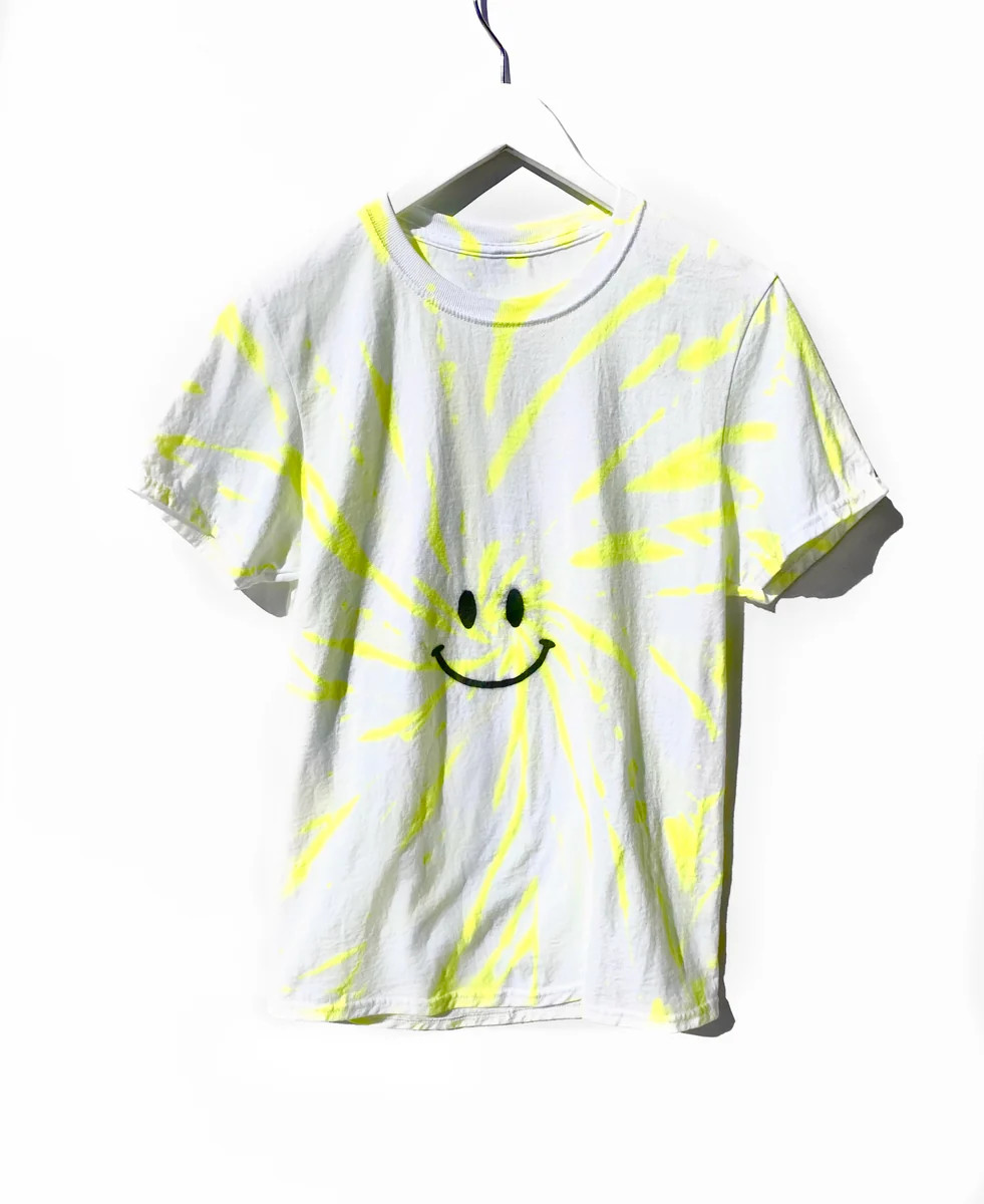 Crew T-Shirt / Neon Yellow Happy Face | MYRRHE