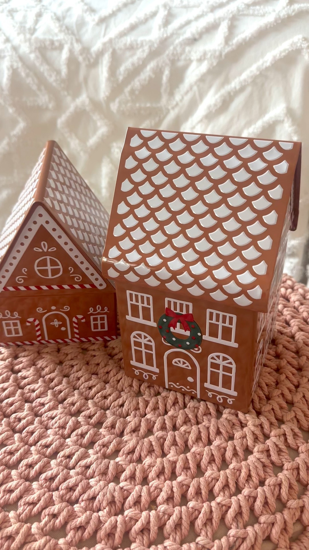 Cutest metal gingerbread houses! Perfect for gifting homemade treats to friends and neighbors! 
.


#LTKHoliday #LTKHome #LTKfoodie