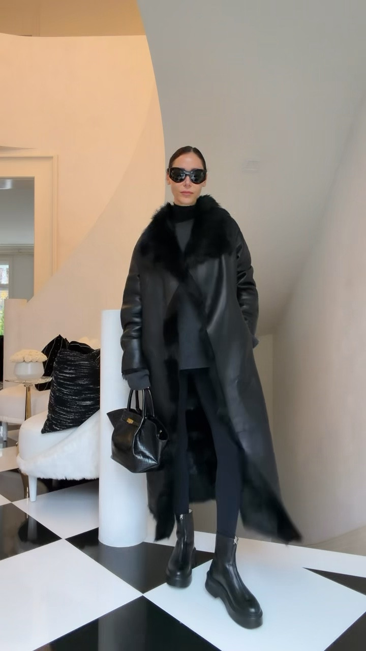 Rainy chic look today ☔️🤍

#LTKgrwm #LTKSeasonal #LTKHoliday