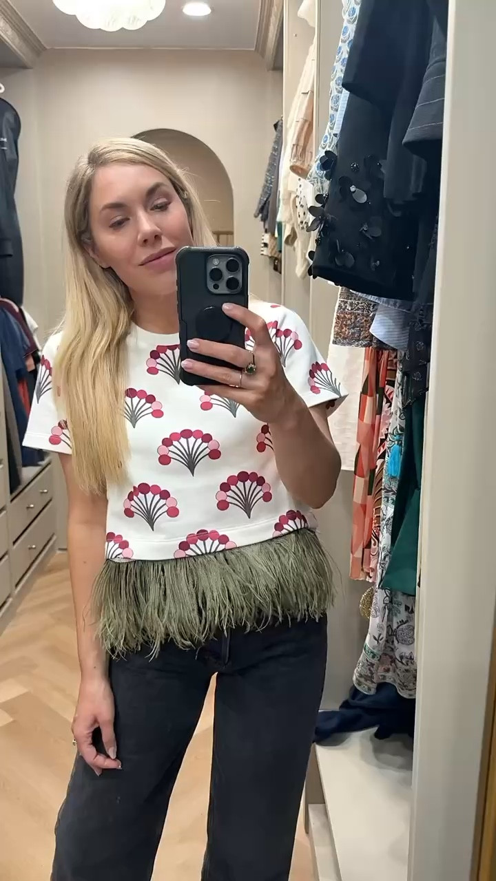 How amazing is this top?? Feathers are removable too.

Jeans have the BEST fit - run TTS 

#LTKootd #LTKdayinmylife #LTKSeasonal