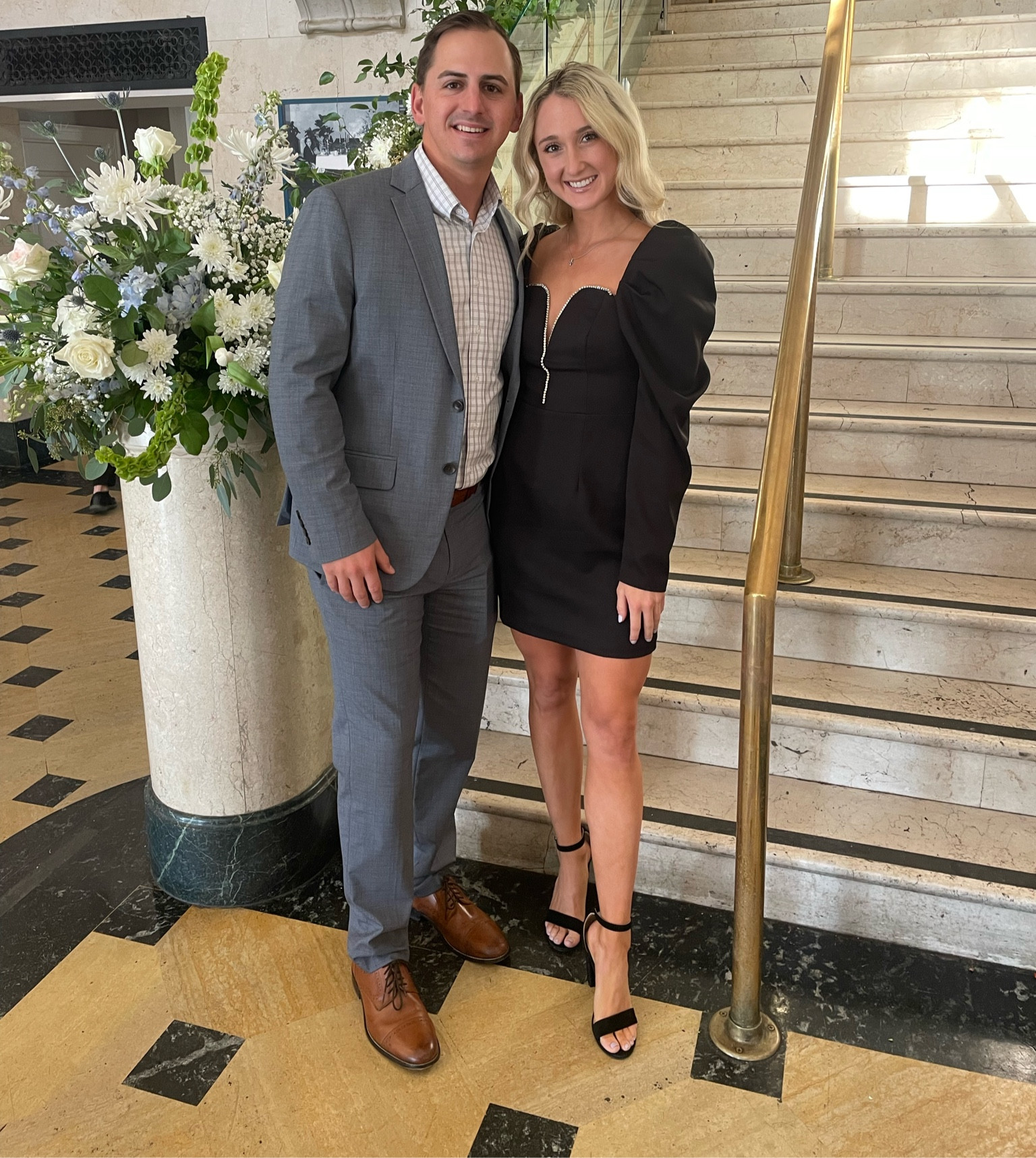 Size small dress 
Size 7 heels 

#LTKmens #LTKstyletip #LTKwedding