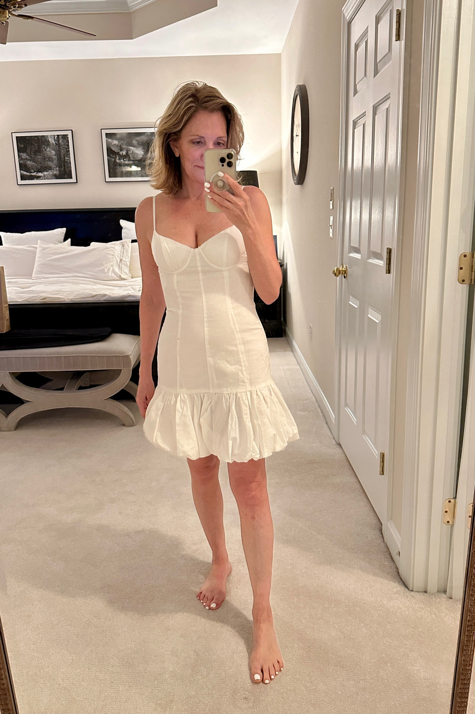 Fitted at the bust waist and hip this non-stretch dress has a mini length and a sweetheart neck. Also loving the bubble-hem, detail, size extra small.