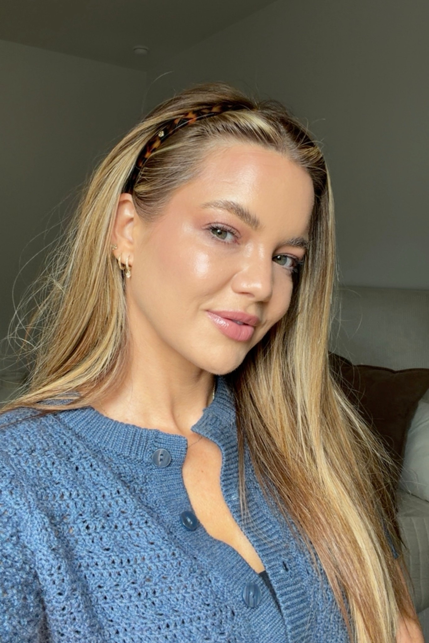 my makeup! 
SHADES:
- Natasha Dena foundation: N7
- Haus Labs foundation: 175 light neutral
- Estée Lauder concealer: 2N
- haus labs contour stick: angle
- make up by Mario soft scalp, transforming skin Enhancer bronzer:  light medium
- patrick ta blush: she goes to the gym
- @DIBS Beauty blush: spicegal 
- Huda beauty @hudabeauty pressed powder: cherry blossom cake
- make up by Mario long wear cream eyes shadow: bisque
- Armani eye tint: blush & Auburn @Giorgio Armani Beauty 
- Dior palette: warm essentials
- makeup forever pencils: boundless bisque, and endless cacao 
- tarte lip liner: dusty rose @Tarte 
- Buxom gloss: French martini & pink champagne
- @tarte tubing mascara: black
