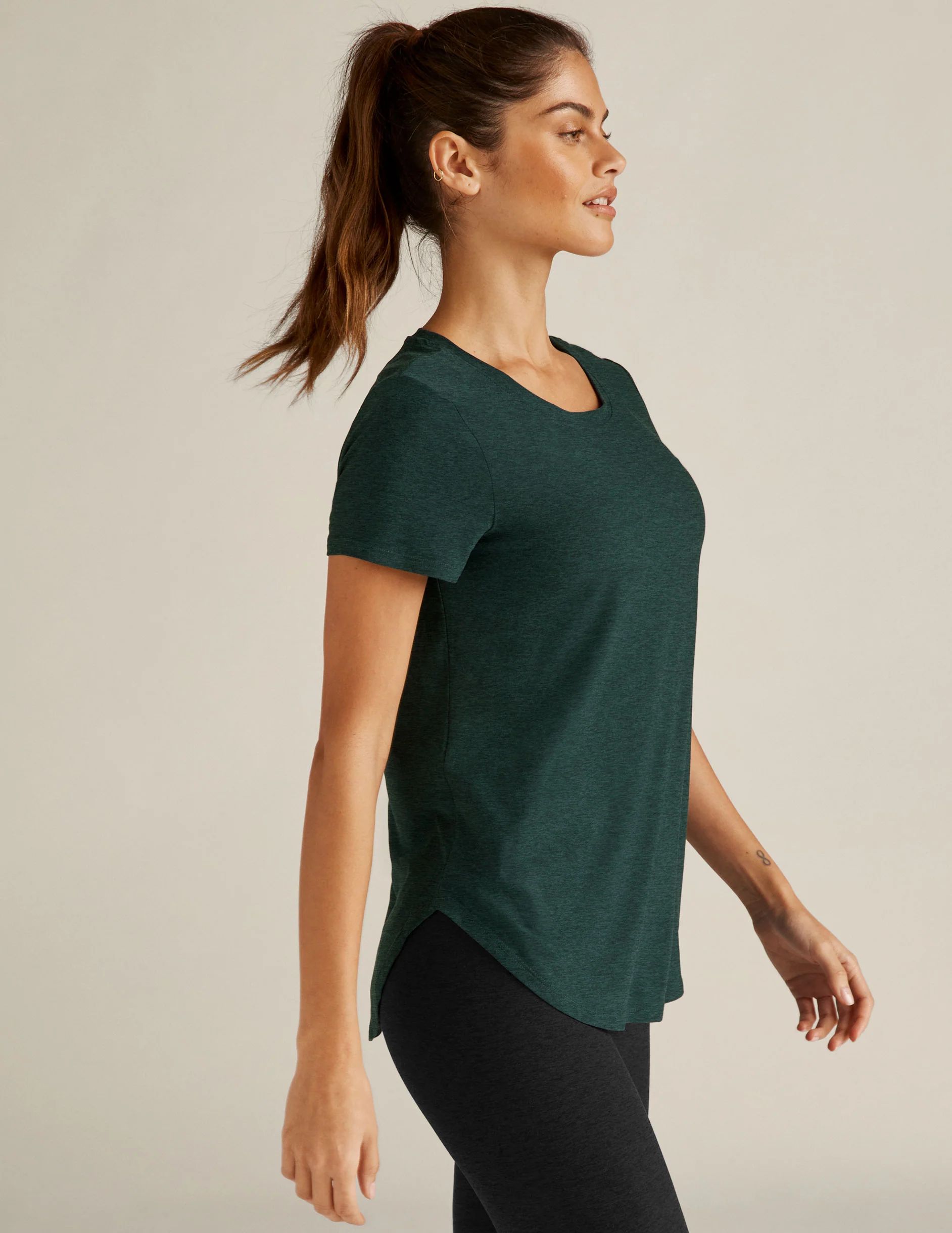 Featherweight On The Down Low Tee | Beyond Yoga | Beyond Yoga