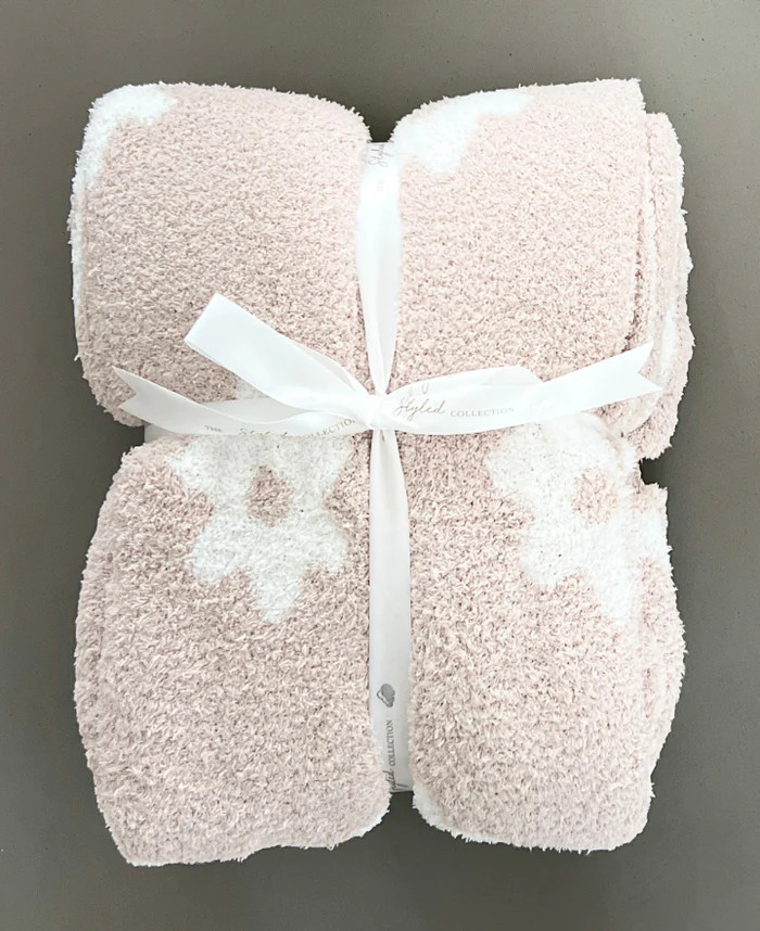 Daisies Buttery Blanket | The Styled Collection