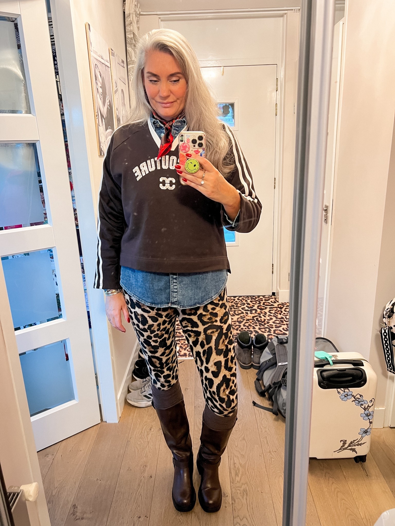 OOTD - Zondag. Bruine Co’couture sweater (L, https://www.mollyandmy.nl/products/co-couture-batucc-coco-v-sweat-47001-145-dark-brown?ref=marlous_de_wit_williamson), denim shirt ( 42, https://ms-mode-nl.mtpc.se/5827236), luipaard print legging (heel oud), kniekousen en bruine biker boots (https://most-wanted-nl.mtpc.se/5822413)

#LTKwinter #LTKeurope #LTKtravel