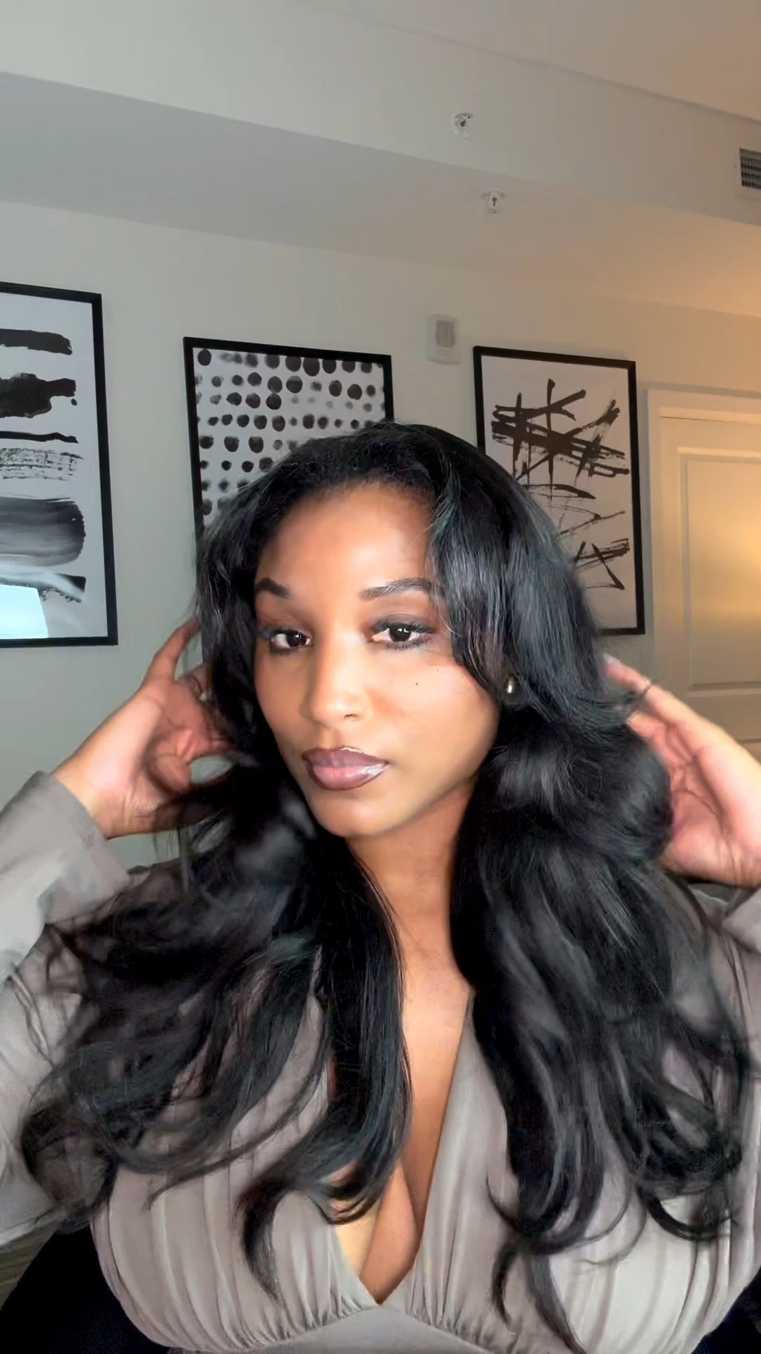 Just a girl enjoying the finishing touches ✨ hair laid, makeup done, energy right… now we can go 💄💁🏽‍♀️
#GirlyThings #GettingReady #SoftGlam #naturium #perfumefinds 