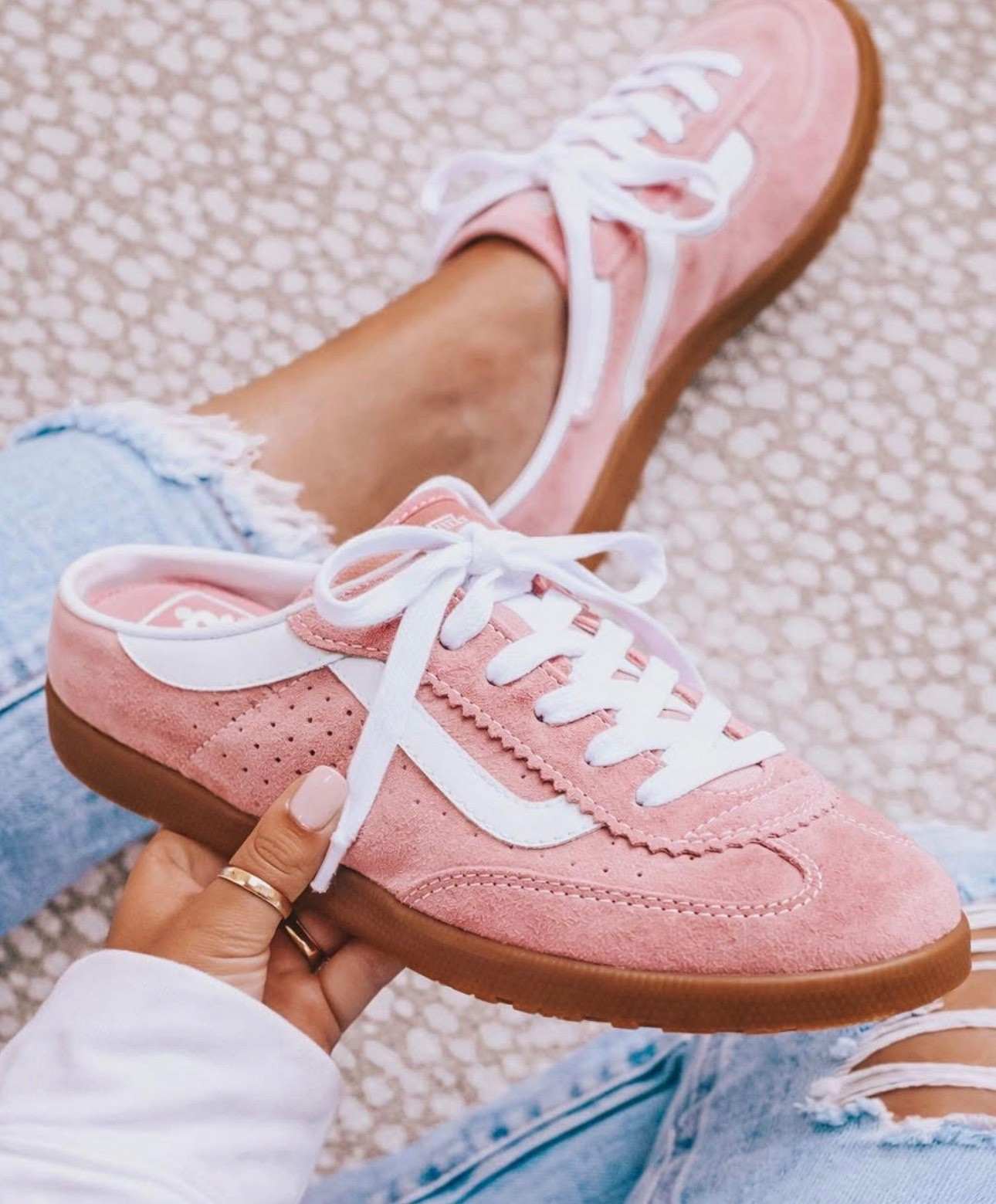 OK, vans outdid themselves with these stinking cute pink mules and they also do come in a sand beige color as well which is another great color and a good neutral. If you don’t wanna do a pop-up color now these are for mom’s girls on the go who want a cute sneaker with their cute outfit, but they just want something that’s easy slip on.

#LTKmomlife #LTKdayinmylife #LTKgrwm