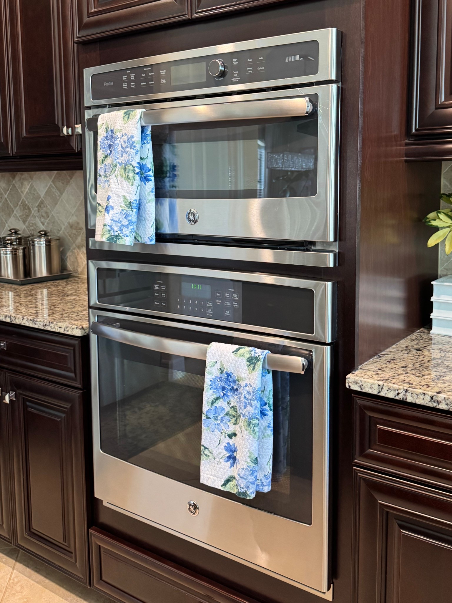 Sale Alert! Beautiful & affordable Martha Stewart Kitchen Towels, Oven Mitt & Pot Holder @Amazon! 

#LTKfoodie #LTKSaleAlert #LTKHome