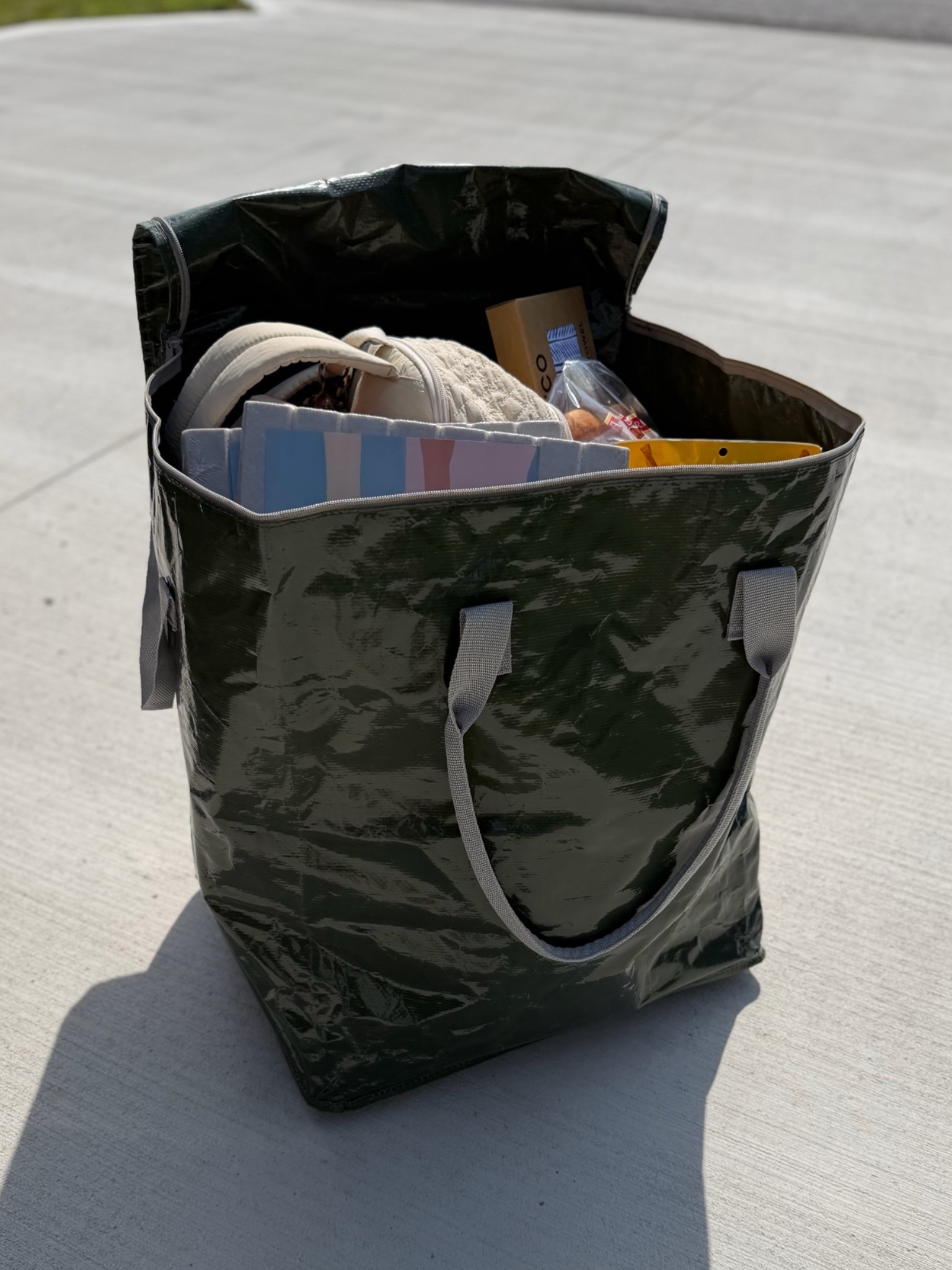 Hulken bag d@pe. No need to pay $125 when you can grab this one for $12!!

#LTKHome #LTKSeasonal #LTKmomlife