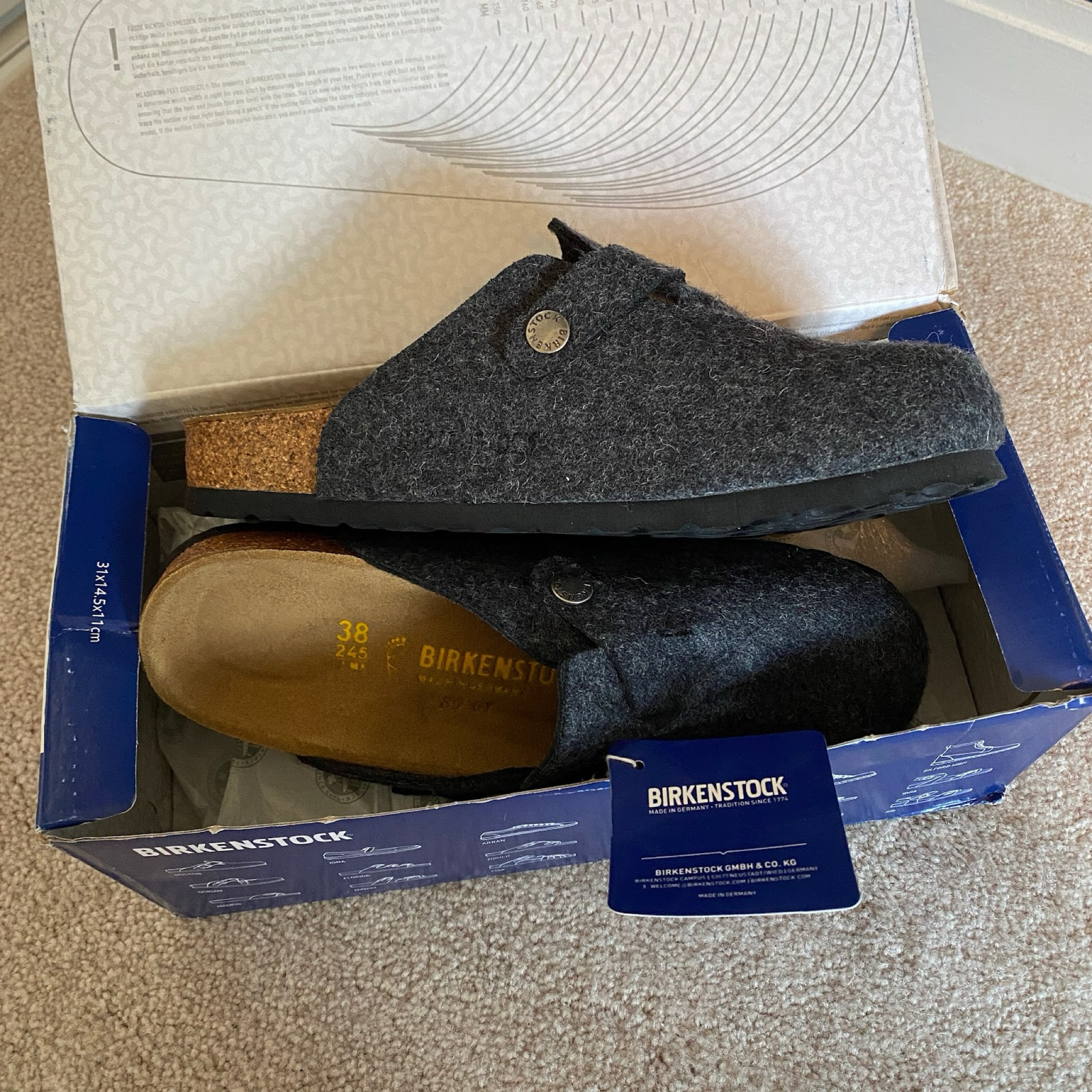 Birkenstock felt clog shoes #dhgate

#LTKShoeCrush #LTKFindsUnder100