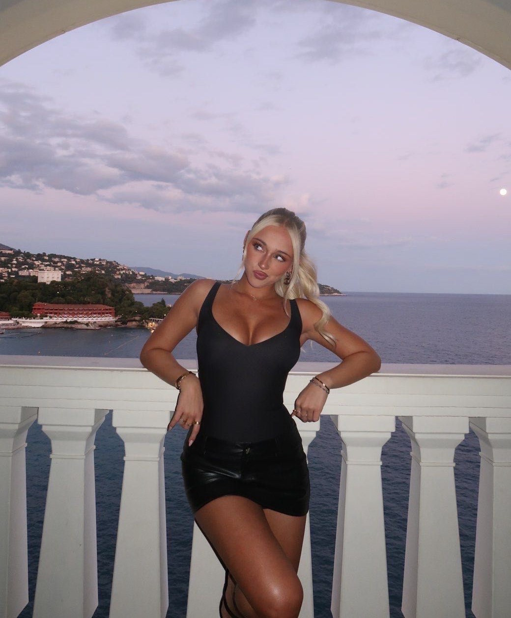 🖤✨🌅

Skims, bodysuit, shapewear, mini skirt, leather skirt, party wear

#LTKuk #LTKdresses #LTKpartywear