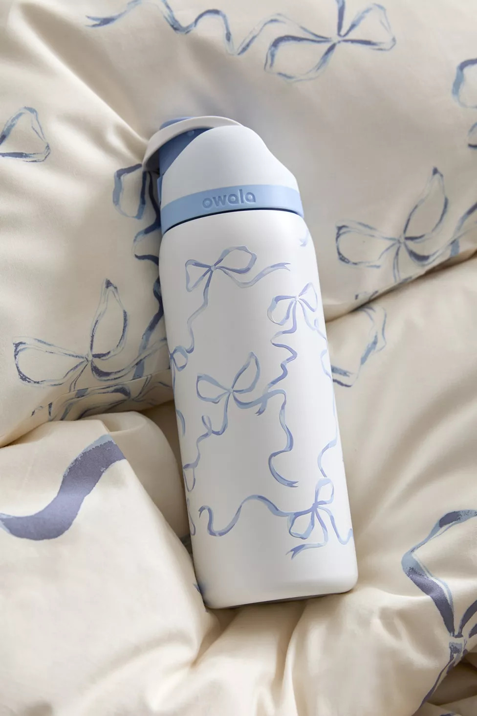 Owala UO Exclusive FreeSip 32 oz Water Bottle | Urban Outfitters (US and RoW)